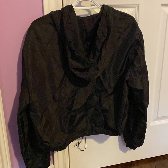 Black cropped wind breaker - Picture 2 of 3